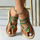 Liezl – Geflochtene Sandalen mit Blumenverzierung