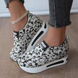 Jeena – schwarz-weiße Damen-Loafer mit atmungsaktivem Blumendruck