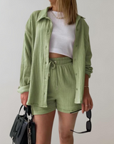 Sabrina – Umlegekragen und Shorts