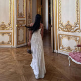 Schulterfreies Jacquard-Maxikleid mit zartem Blumenmuster für stilvolle Herbstabende