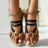 Liezl – Geflochtene Sandalen mit Blumenverzierung