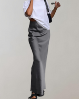 Isa - Elegante Satin Schwarz Trompete