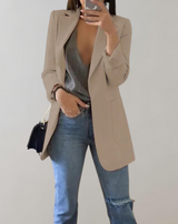 Jana – Damenanzug mit Polokragen