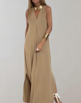 Arna - Kleid mit tiefem V Ausschnitt und fließendem Stoff kleid