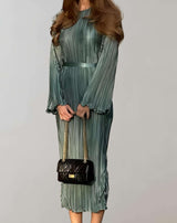 Chelsea - Tailliertes langes Kleid mit Falten