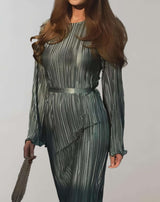 Chelsea - Tailliertes langes Kleid mit Falten