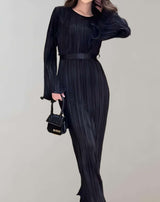 Chelsea - Tailliertes langes Kleid mit Falten