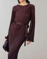 Chelsea - Tailliertes langes Kleid mit Falten