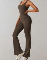 Bia™ - Ausgestellter Jumpsuit mit V-Rücken