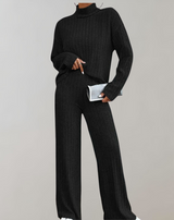 Hana™ - Rollkragenpullover und Strickhosen