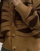 Erich - Gestrickter Pullover mit Knöpfen