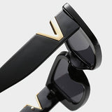 Bella – Sonnenbrille im V-Stil Schwarz-Gold | Vintage Sunglasses Women