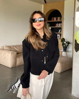 Mia – schick eine Bomberjacke.