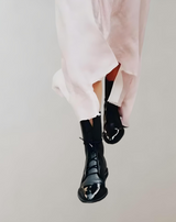 Ella - Hochgeschnittene flache Schnürstiefel für