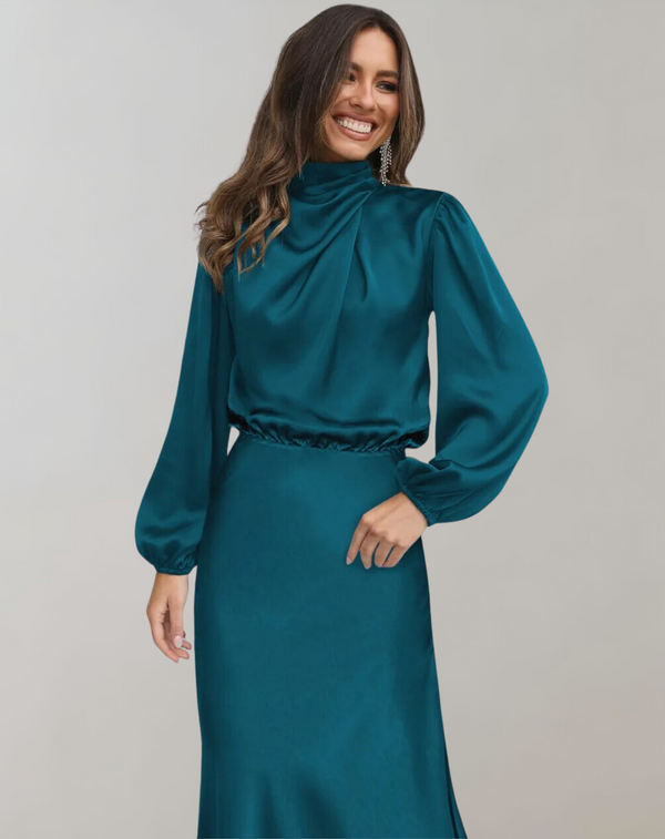 Isabela – Luxuriöses langärmeliges Kleid mit hohem Halsausschnitt aus Satin