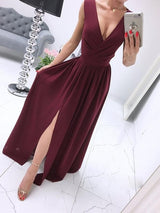 Elegantes, fließendes Chiffonkleid mit V-Ausschnitt und seitlichen Schlitzen für besondere Anlässe