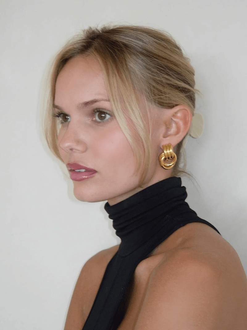Yula - Elegantes Ohrringe mit Mini Knoten | Ohrstecker im Gold und Silber